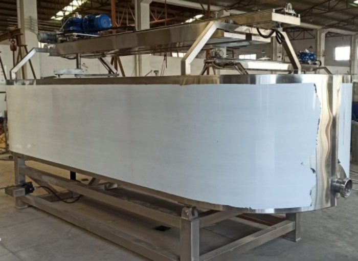 公司新增奶酪制作設備—不銹鋼奶酪槽、奶油摔打機